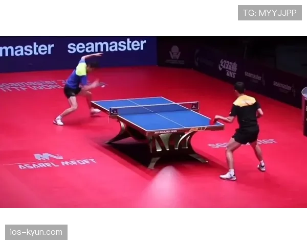 许昕这松弛感是真藏不住了，比赛间隙还能笑着跟观众比心？